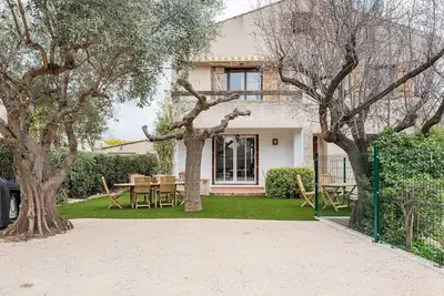 Image de Les Cigales, bas de villa, clim, jardin parking