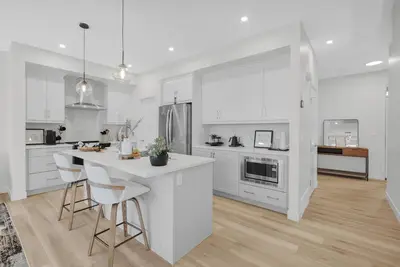Image de Brand New Luxury Home | Air Conditioning | Sleeps 10 | 2 Suites Included