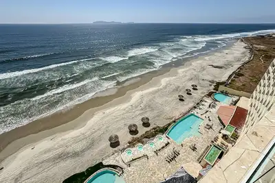 Image de NewLuxurious-Beachfront-MarYSolCondo-11th-Rosarito