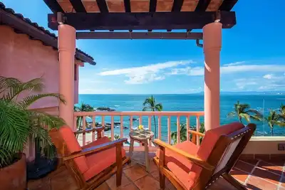 Image de 5 Bedrooms with Beach Access, Private Chef and waterfront views