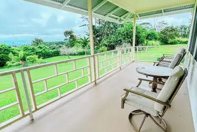 4 Acre Enchanting Hilo Hideaway- gated and peaceful.