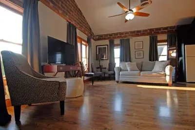 Image de \"Historic Loft Retreat in Downtown Bloomington\"