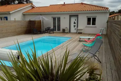 Image de Petite maison handiaccessible  avec piscine privative-chauffée