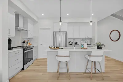 Image de Luxury | Air Conditioning | 5 Star Stay | Garage Parking | Sleeps 7