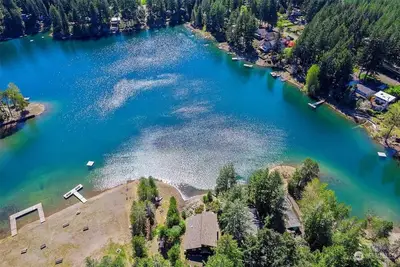Image de Luxury Lakehouse on Maggie lake w\/ Ac, outdoor fireplace, Bbq & water activities