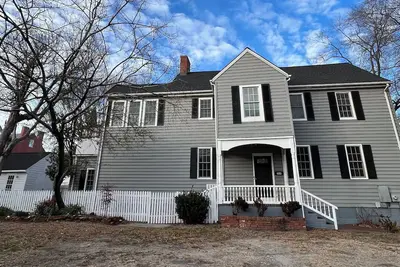 Image de Spacious 5-bedroom house with Ac in beautiful Portsmouth
