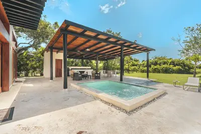 Image de Villa with 3br/patio/ pool/bbq/ in Green village