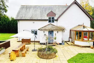 Image de 5-Bed Home - Sleeps 12, Pool, Garden & Play Area