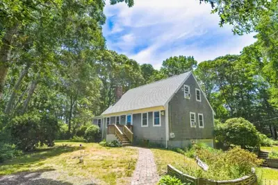 Image de 4-min to Beach | Outdoor Shower | Pet Friendly ☀️ 🏖 🐶
