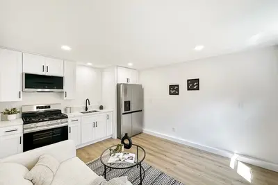 Image de Cozy cottage in enchanting Imperial Beach with WiFi, Ac on a super quiet street.