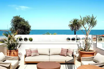Image de Luxico Crosby Waterfront luxury villa opposite the beach