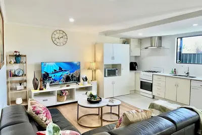 Image de Woodville Garden Home in great location