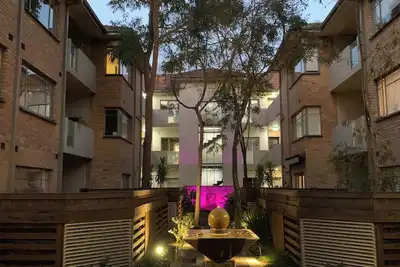Image de 14 Chapel - A gorgeous garden apartment in St Kilda