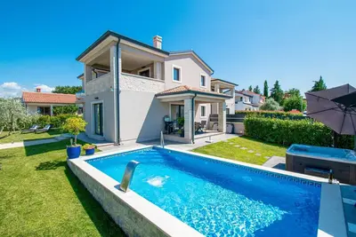 Image de Maison de vacances Poreč pour 1 - 8 personnes avec 3 chambres à coucher - Maison de vacances