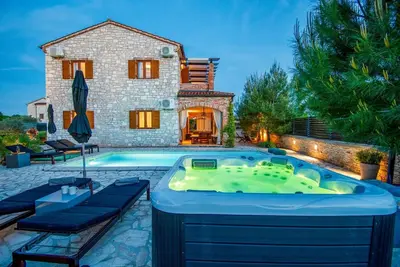 Image de Maison de vacances Svetvinčenat pour 1 - 8 personnes avec 4 chambres à coucher - Maison de vacances