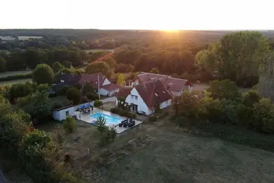 Hameau privé de 16 à 40 pers, piscine, discothèque