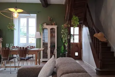 Image de Charmante maison de ville avec cour privée à 1km golf