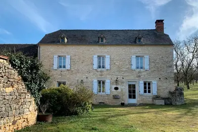 Image de Maison spacieuse avec jardin à Jayac, 3 chambres