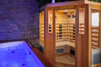 Image de ✨Nuit Romantique avec Balnéothérapie & Sauna | Escape Game Érotique en Option ✨