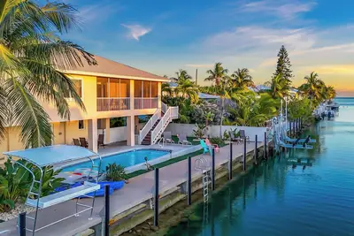 Image de *New! *Paradise Palms~Dock~Pool~Kayaks~Grill~View!