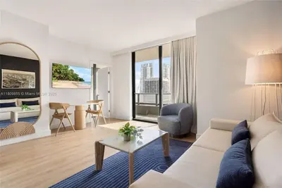 Image de 2 bedroom Stylish Condo Downtown Pool Gym spa