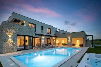 Image de Maison de vacances privée avec bain à remous, Wifi, piscine privée, climatisation, Tv, terrasse