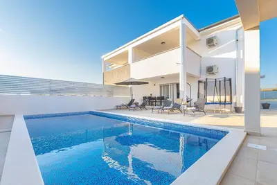 Image de Maison de vacances Pula pour 1 - 10 personnes avec 4 chambres à coucher - Maison de vacances