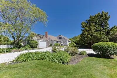 Image de 4-bedroom house with Tennis Court and outdoor kitchen just steps away from beach