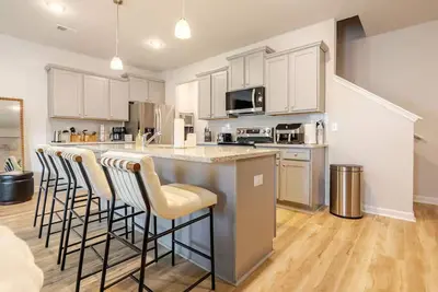 Image de Breathtaking, Brand New, 4 Bedroom, 2. 5 Bath Townhome 13 Mins from Atl Airport!