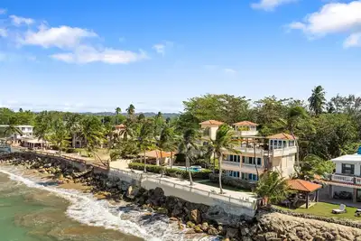 Image de Beachfront Getaway at Ocean View Castle Condo Apt 2– Aguada