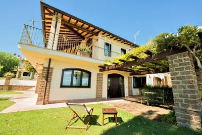 Image de Country villa surrounded by greenery, just a few minutes' drive from the beach.