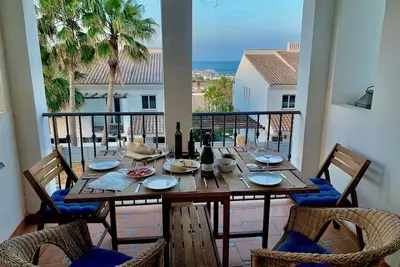 Image de Bel appartement familial avec vues imprenables sur la mer et le montagne