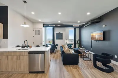 Image de 2br, King Bd, Free Prkn, Gym, Nyc View, 8min Train