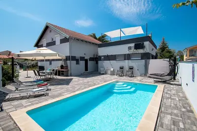 Image de Maison de vacances Barbariga pour 1 - 10 personnes avec 4 chambres à coucher - Maison de vacances