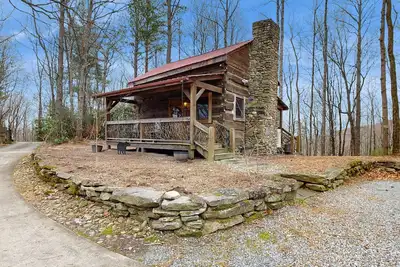 Image de Rustic Mountain Cabin with private gas grill and outdoor living space