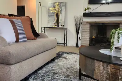 Image de Upscale neighborhood 2-bedroom house, offers driveway, with WiFi, Ac in Ironton