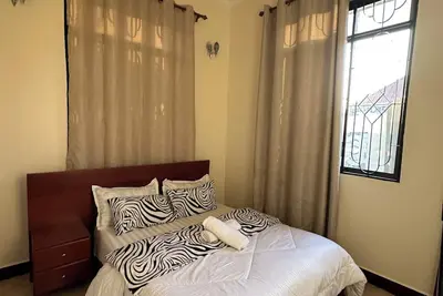 Image de Cozy 1 Br, prime city center.