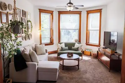 Image de Cozy Getaway Chicago Oasis in PortagePark 5 Bd/ 3br