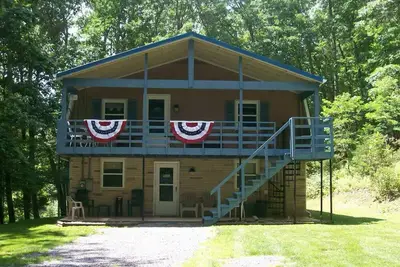 Image de Charming 4-bedroom cabin with Hottub  in peaceful Upper Tract with WiFi, Ac