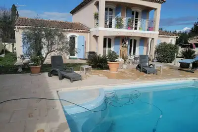 Image de Confortable villa climatisée, piscine, près de Salon-de-Provence, chien admis (1).
