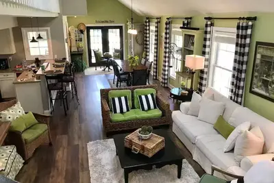 Image de Charming spacious 4+bdrm Cape May Beach House Wow