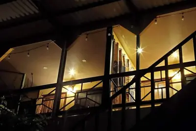 Image de Willy's Fish Camp, hillside, ocean view rooms, walk to markets, tours, beaches