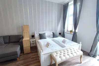 Image de Location-Salle de bain privée séparée-Appartement-Terrasse-Einraumapartment 2