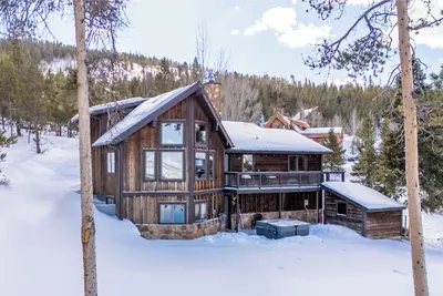Image de New Mountain Retreat with Hot Tub