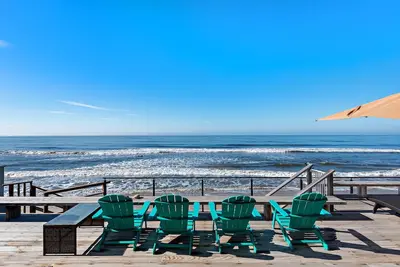 Image de Luxurious Beachfront Retreat!