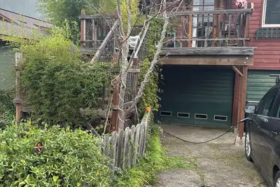 Tranquil cottage just a short walk to the Russian River in Guerneville