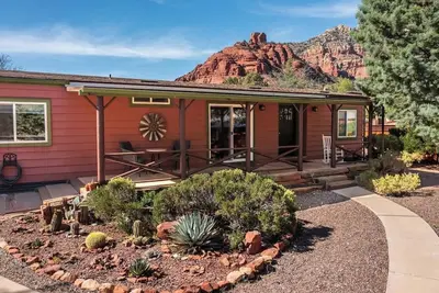 Image de Myrinn – Red Rock Serenity | Trail & Nature Access