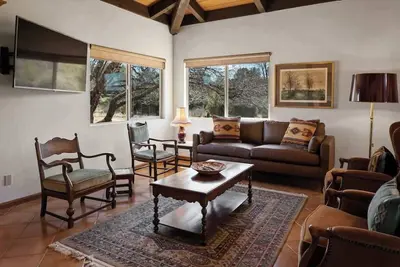 Image de Myrinn – Forest Retreat w/ Private Backyard & Bbq