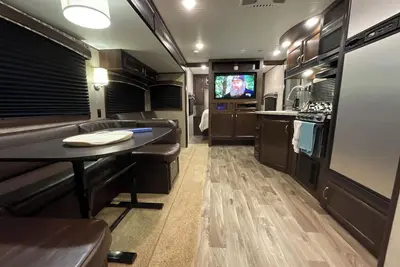 Image de Cozy 2-bedroom Rv with WiFi, Ac, in charming Broken Bow