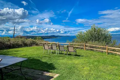 Image de Vashon Island Home with Breathtaking views, central A/C, Gas grill, & Wifi